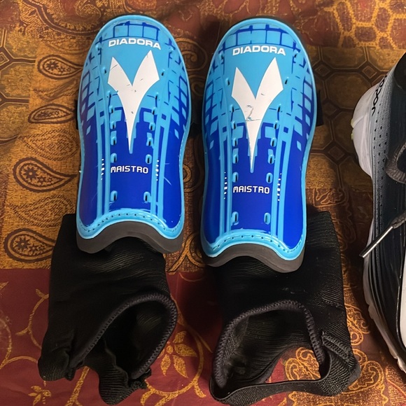 Nike Vapor Baseball Soccer football shoes / cleats and shin guards size 13c kids - Picture 7 of 11